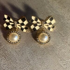 Chic Gold and Black Bow Pearl Earrings